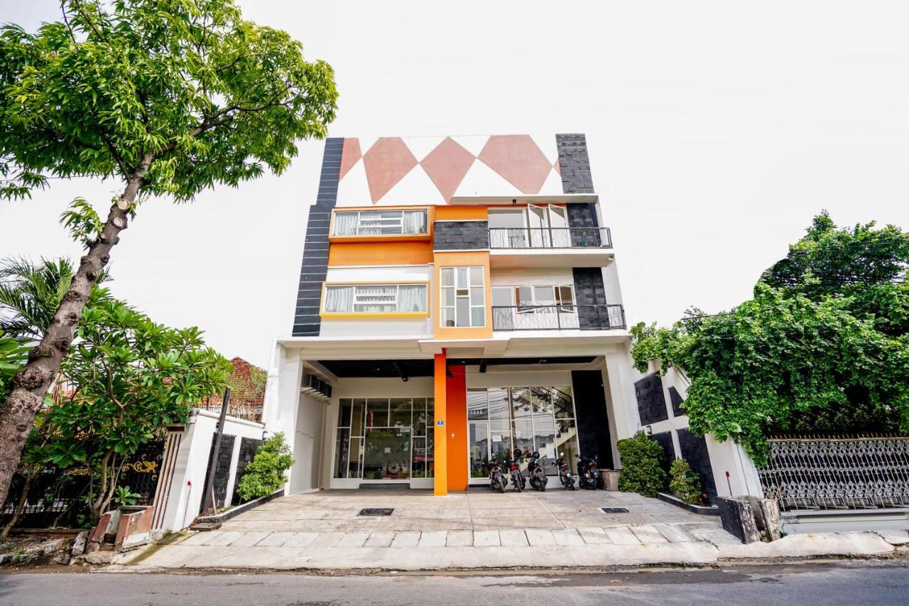סוראבאיה Pratisarawirya Guesthouse By Ecommerceloka מראה חיצוני תמונה