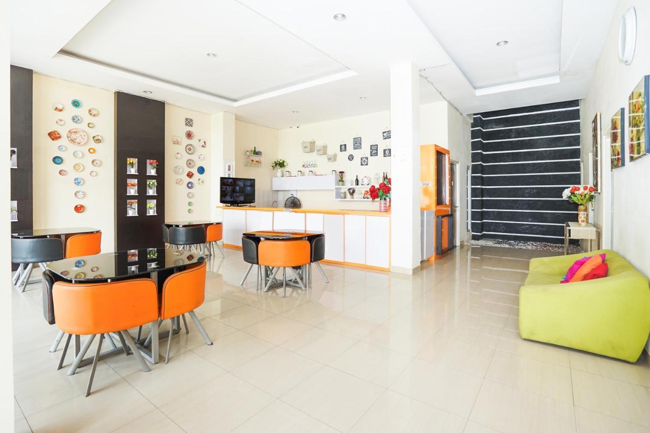 סוראבאיה Pratisarawirya Guesthouse By Ecommerceloka מראה חיצוני תמונה