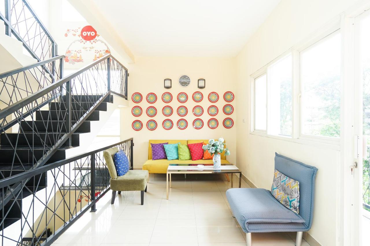 סוראבאיה Pratisarawirya Guesthouse By Ecommerceloka מראה חיצוני תמונה